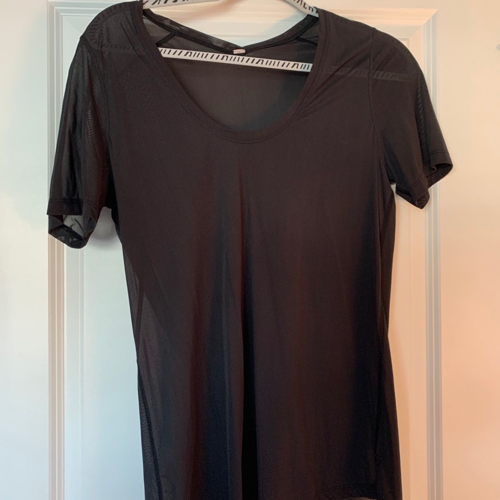 Lululemon workout shirt